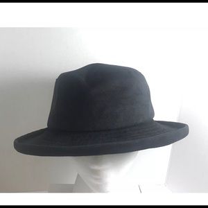 DELANO WOMENS BLACK VELVET ITALIAN MADE HAT CAP